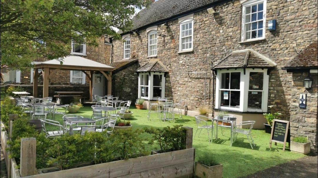 The Poacher Pub Portishead Extérieur photo